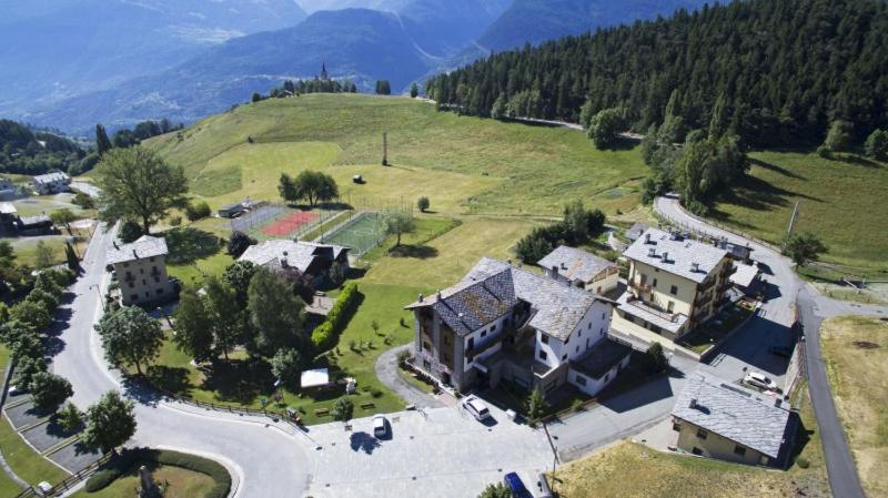 Hotel, Bar & Bistrot Saint Nicolas Gran Paradiso Экстерьер фото