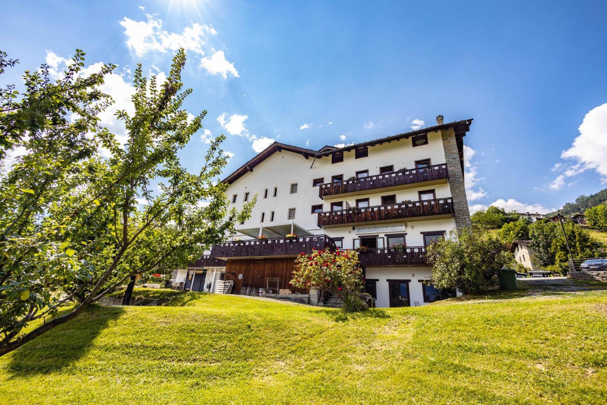 Hotel, Bar & Bistrot Saint Nicolas Gran Paradiso Экстерьер фото